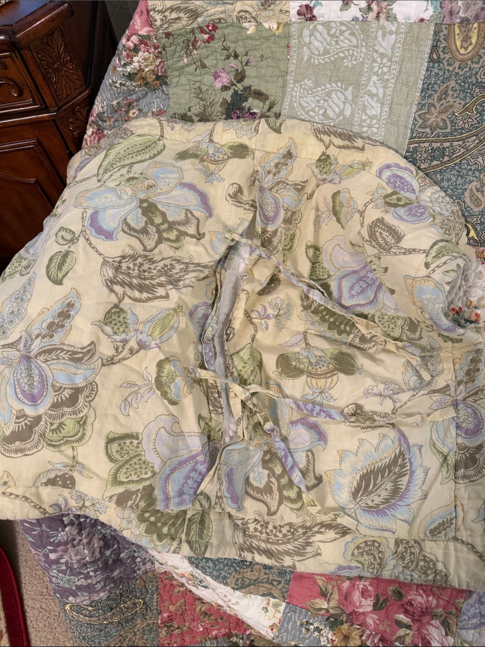 Twin Size Floral Patchwork Quilt and Sham - Picture 5 of 7